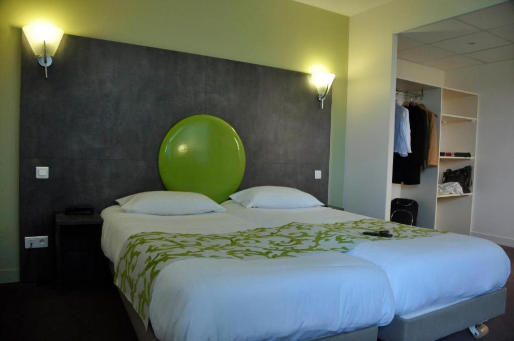 Brit Hotel Confort Alexia - เลอ ซูเตอร์เรน ภายนอก รูปภาพ