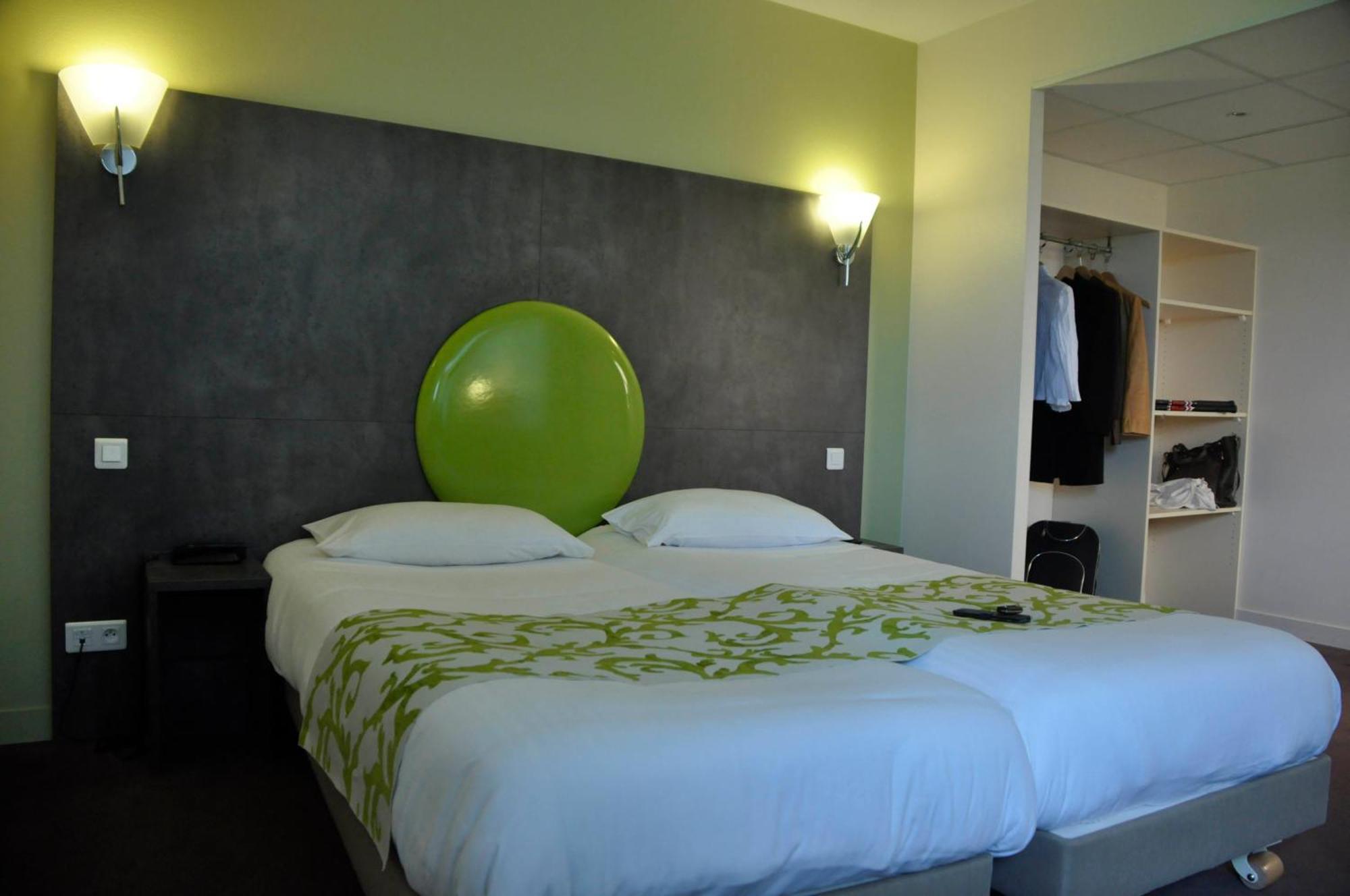 Brit Hotel Confort Alexia - เลอ ซูเตอร์เรน ภายนอก รูปภาพ
