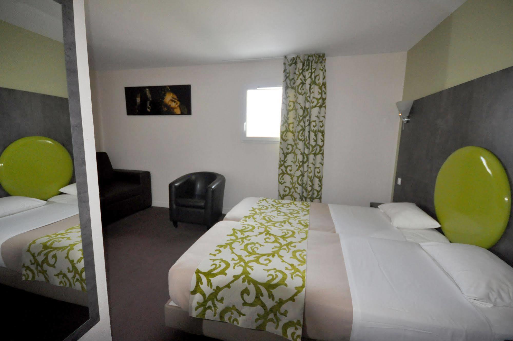 Brit Hotel Confort Alexia - เลอ ซูเตอร์เรน ภายนอก รูปภาพ